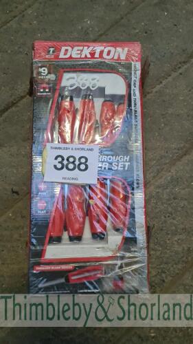 2 screwdriver sets