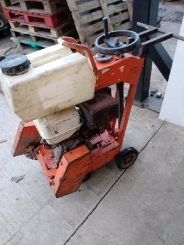 Clipper c99 walk behind petrol floor saw