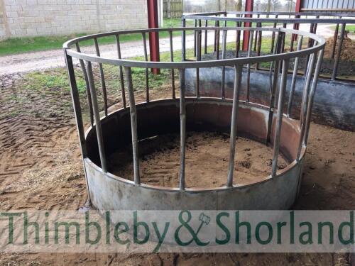 Cattle round feeder