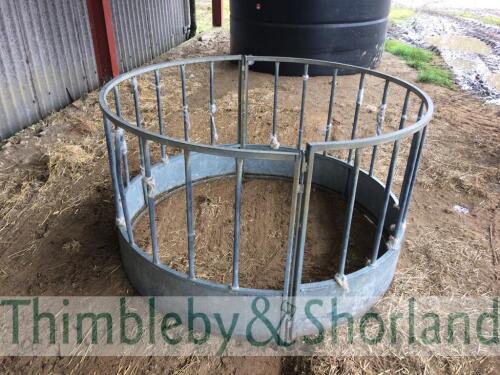 Sheep round feeder