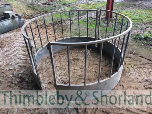 Sheep round feeder