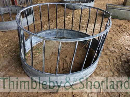 Sheep round feeder