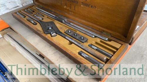 Whitworth tap and die set