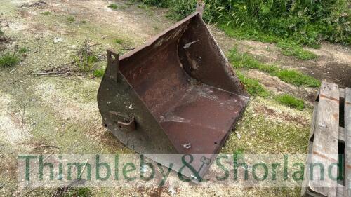 Loader bucket 3ft 2ins