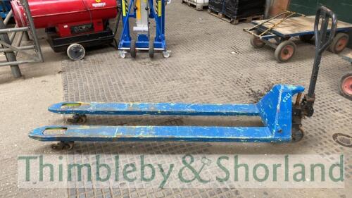 Pallet truck