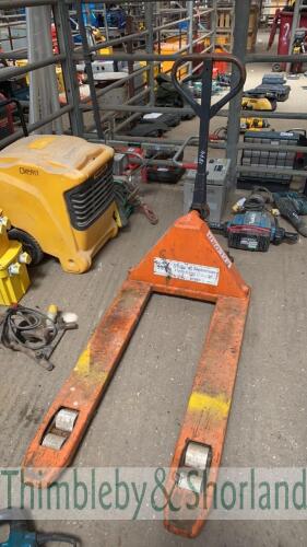 Pallet truck