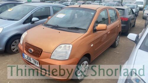 KIA PICANTO LX - LJ06 TNV Date of registration: 08.03.2006 1086cc, petrol, manual, orange Odometer reading at last MOT: 27,176 miles MOT expiry date: 14.11.2020 No key, V5 available