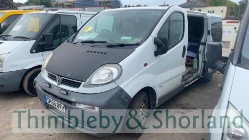 VAUXHALL VIVARO 2900 CDTI 100 LWB - DV55 OTU Date of registration: 15.11.2005 1870cc, Manual, Diesel, White Odometer reading at last MOT: 188968 miles MOT expiry date: 09.03.2022 No key, V5 available