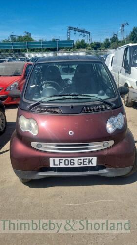 SMART FORTWO PURE 61 SEMI AUTO - LF06 GEK Date of registration: 09.03.2006 698cc, petrol, semi auto, black Odometer reading at last MOT: 70,318 miles MOT expiry date: 12.10.2022 No key, V5 available