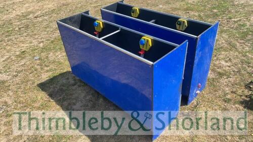 2 adjustable pig feeders