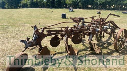 3 furrow trailer plough