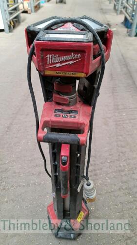 Milwaukee tripod work light 110v