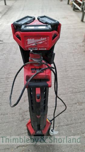 Milwaukee tripod work light 110v