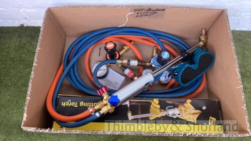 Oxy propane cutting torch with regulators and flashback arrestors