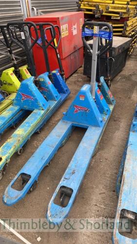 3 pallet trucks