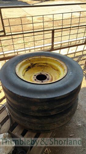 Pair of 10.5.80-18 tubeless wheels and tyres