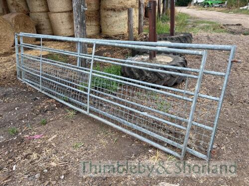 2 no 15ft mesh yard gates