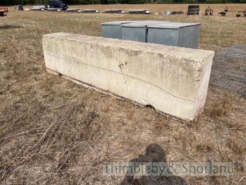 9ft 2.5T concrete barrier