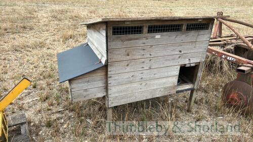 Little Acres chicken house with nest box