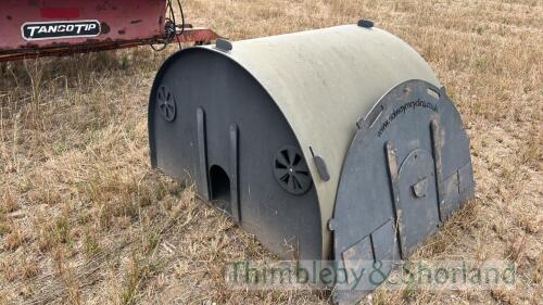 Solway Recycling chicken coop with drinkers, perches and next box