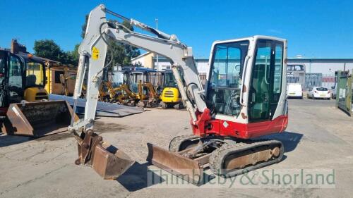 Takeuchi TB228 mini digger (2014) 3927 hrs