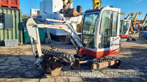 Takeuchi TB016 mini excavator (2004) 3957 hrs, with manual QH, 4 buckets and spare track