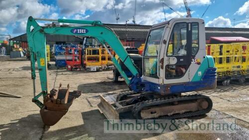 IHI 35N mini digger with 4 buckets