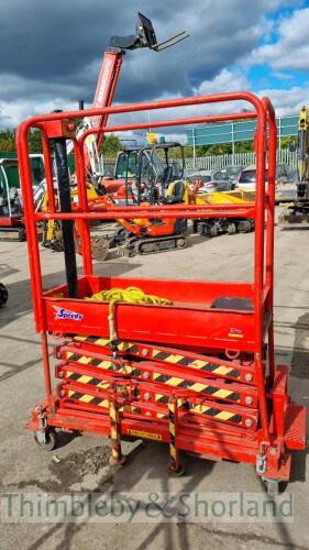 Power scissor lift