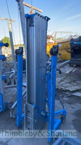 Genie SLA25 material lift