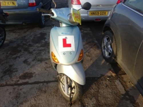 SYM MEGALO 125 SCOOTER - HX04 JYC Date of registration: 16.03.1979 125cc, petrol, blue/silver Odometer reading at last MOT: 25,575 Kms MOT expiry date: 30.09.2020 No key, V5 available