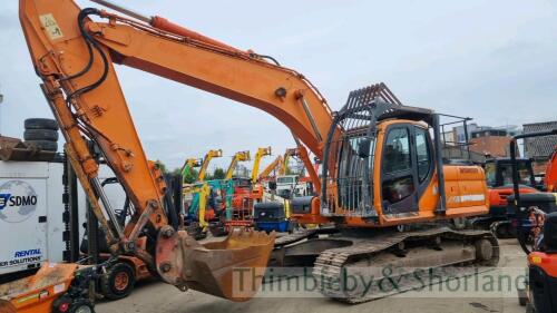 Doosan DX225 excavator (2009)