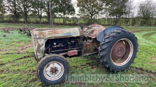 Massey Ferguson FE35, no battery