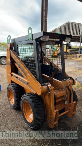 Case 1825B skidsteer (1999) c/w bucket and bucket brush - no battery