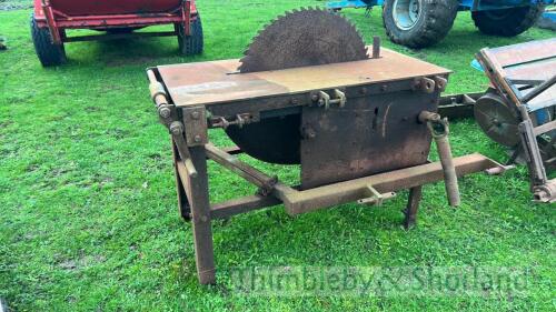 Tractor mounted saw bench