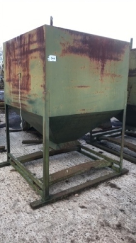 Feed hopper on stand 154 x 154 x 223 (max) cms