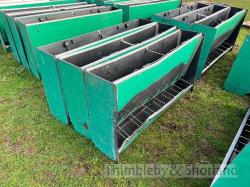 3 adjustable pig feeders