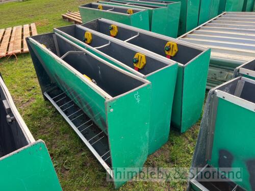 3 adjustable pig feeders