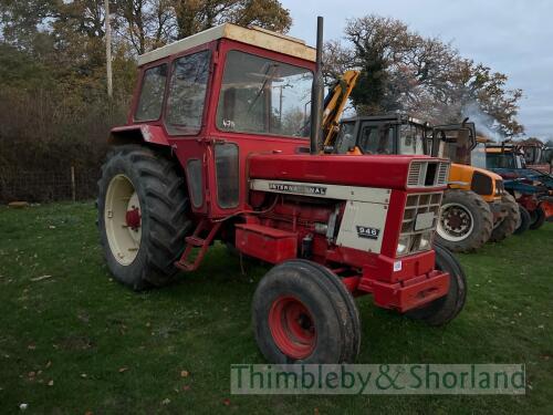 International 946 tractor