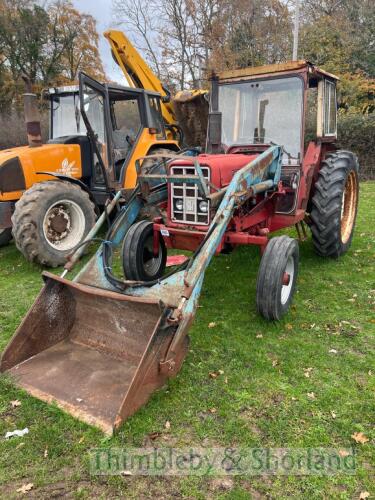 International 574 foreloader tractor