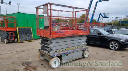 Skyjack SJ4632 electric scissor lift