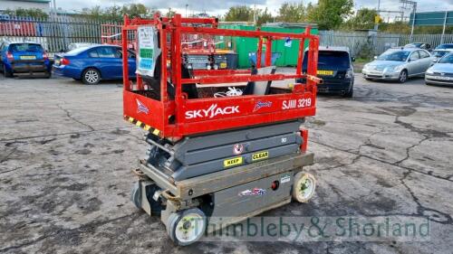 Skyjack SJ3219 electric scissor lift MA1061564