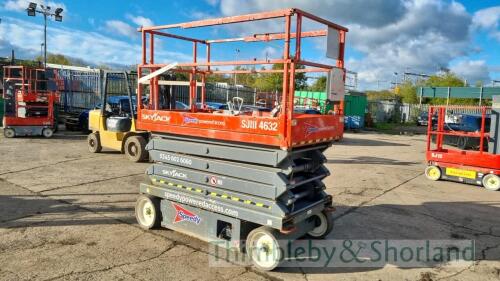 Skyjack SJ4632 electric scissor lift