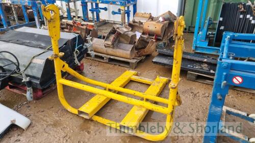 Forklift tipping skip attachement