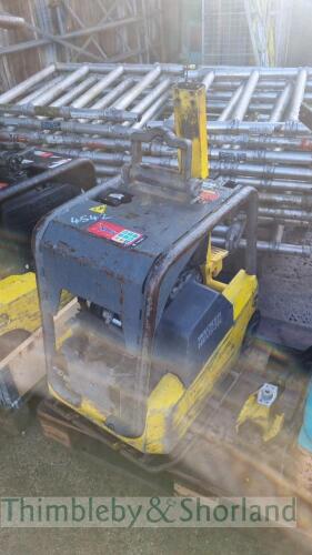 Wacker DPU2540 reversing plate compactor