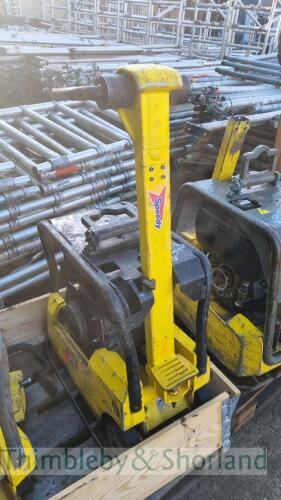 Wacker DPU2540 reversing plate compactor