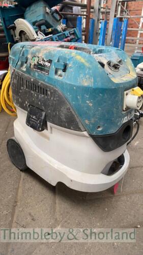 Makita VC4210M vacuum 110v