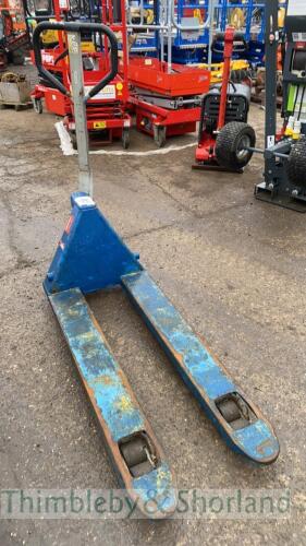 Pallet truck