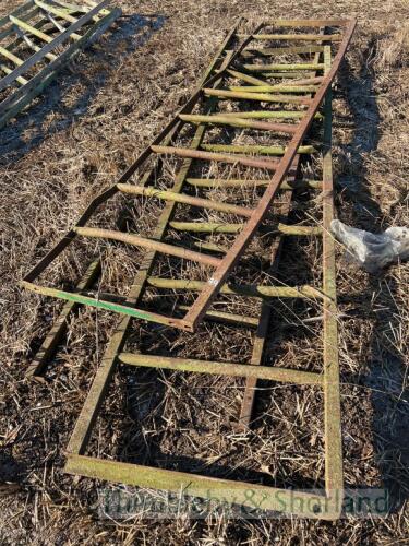 Assorted feed barriers etc