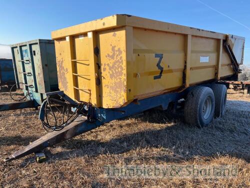 Richard Western Twin Axle Trailer Grain chute, hydraulic tail gate, rear steer axle, silage sides