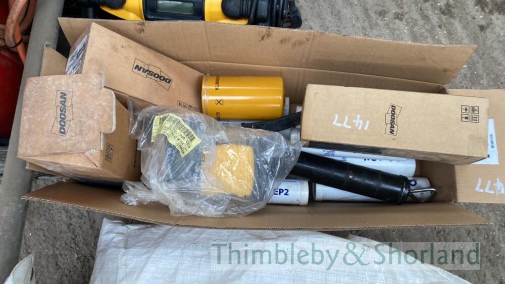 Doosan DX27Z JCB filers, grease gun and 12 cartridges Reading Auction